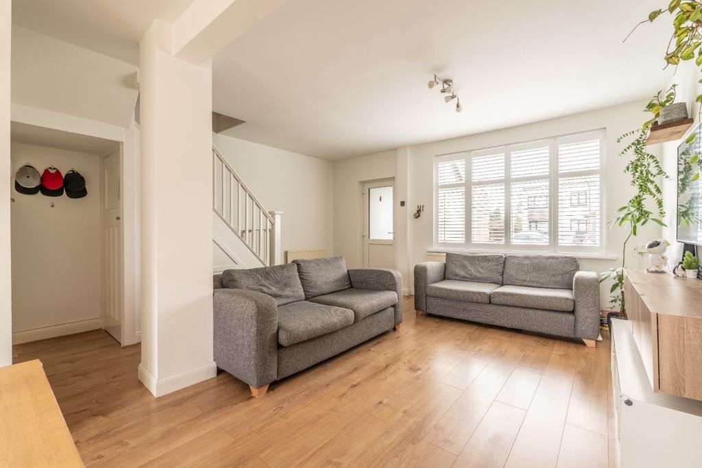 Property photo 2 of 21 4680244