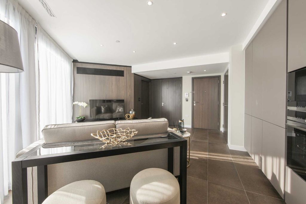 Property photo 3 of 12 Reception/Kitchen