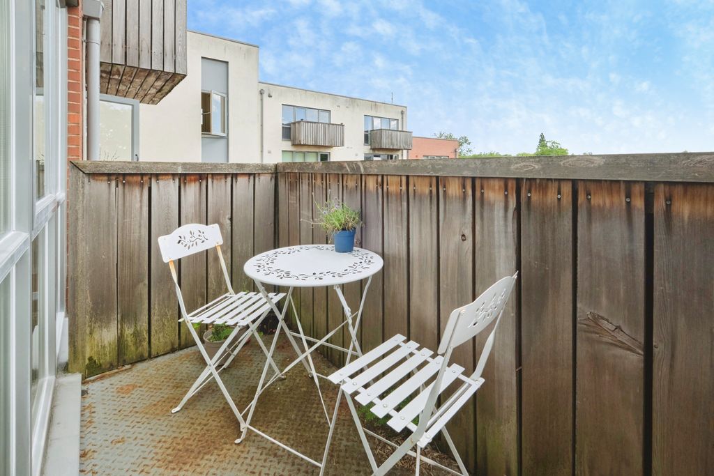 Property photo 3 of 9 Balcony