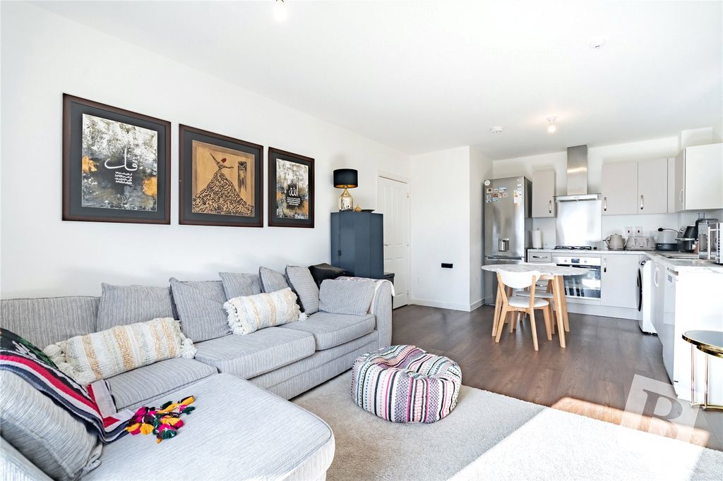 Property photo 2 of 9 Lounge