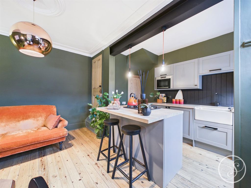 Property photo 3 of 15 Kitchen