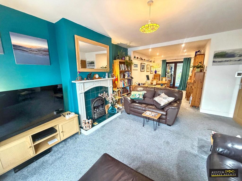 Property photo 3 of 22 Living Room