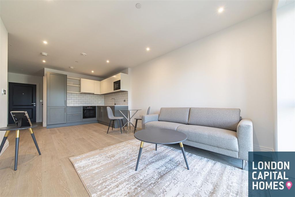 Property photo 2 of 11 E74A3752-Hdr.Jpg