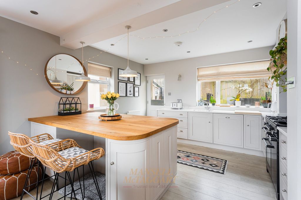 Property photo 2 of 27