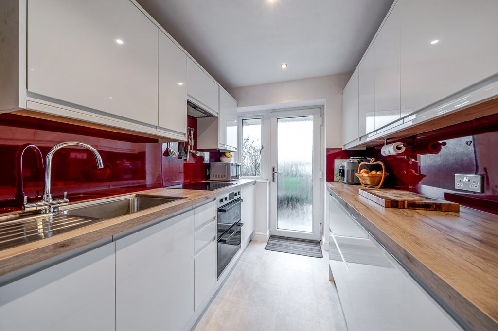 Property photo 2 of 13