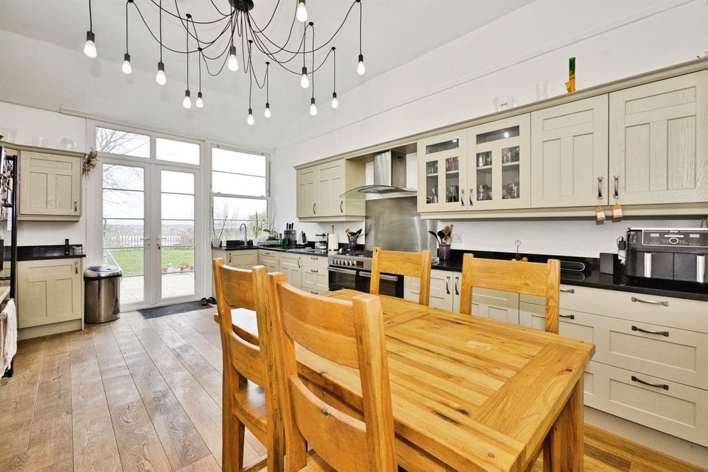 Property photo 3 of 24