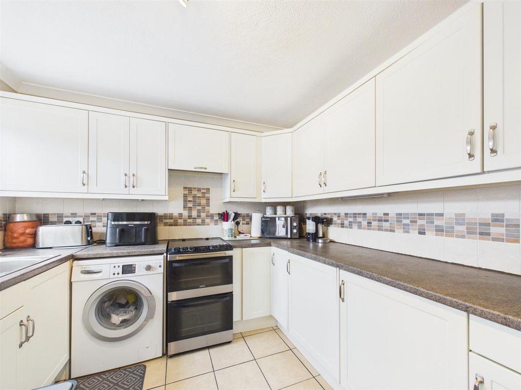 Property photo 2 of 8 Cam02435G0-Pr0364-Still005.Jpg
