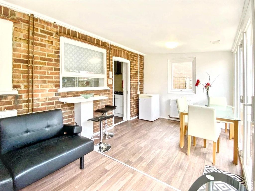 Property photo 2 of 12 c8Gs6B2Jektgzklj4Pyjq.Jpg