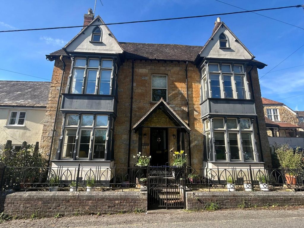 Property photo 1 of 33 Picture No. 57