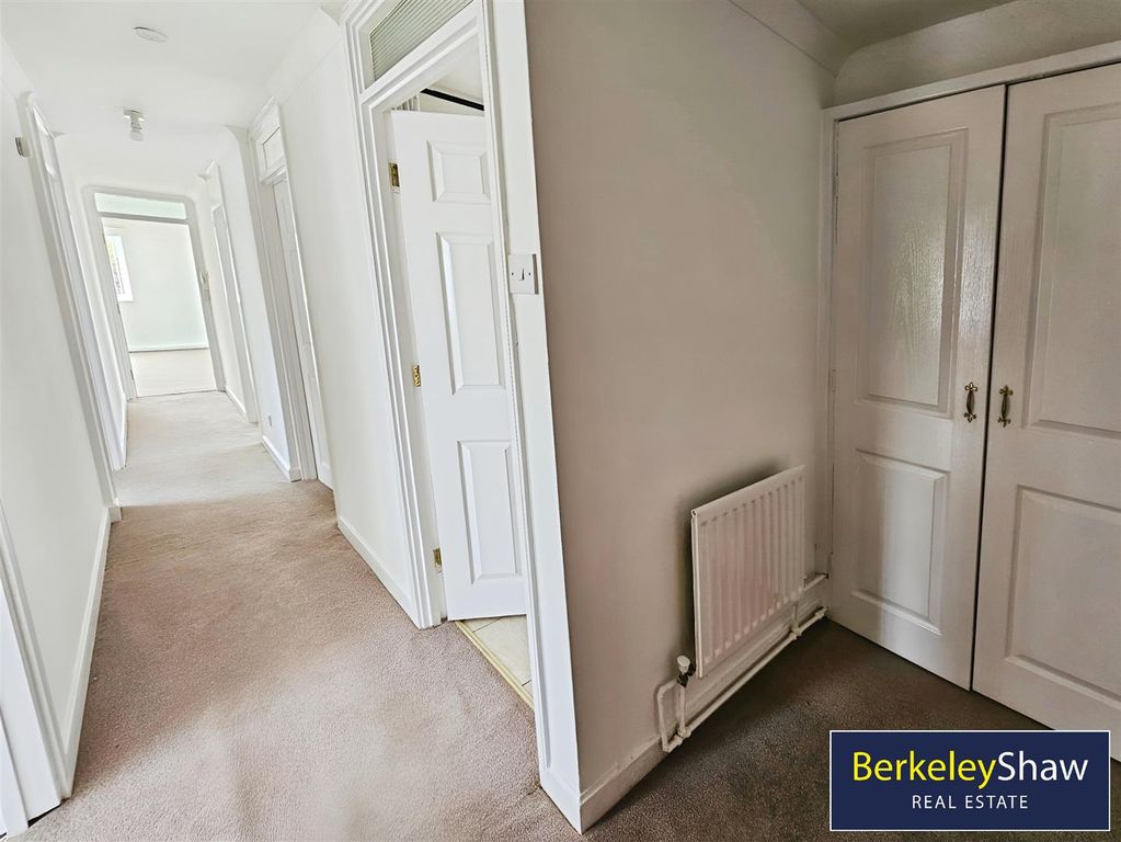 Property photo 3 of 10 Hallway