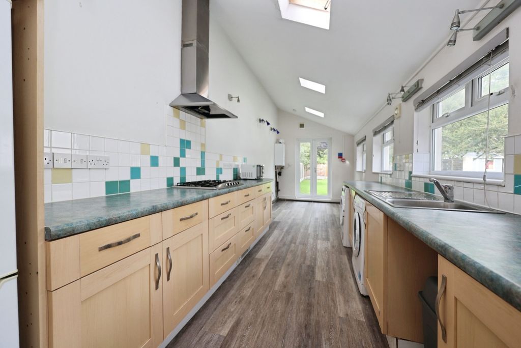 Property photo 2 of 19 5526321