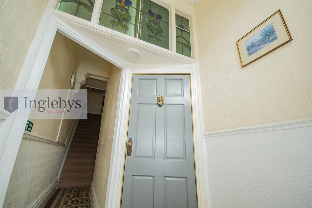 Property photo 2 of 32