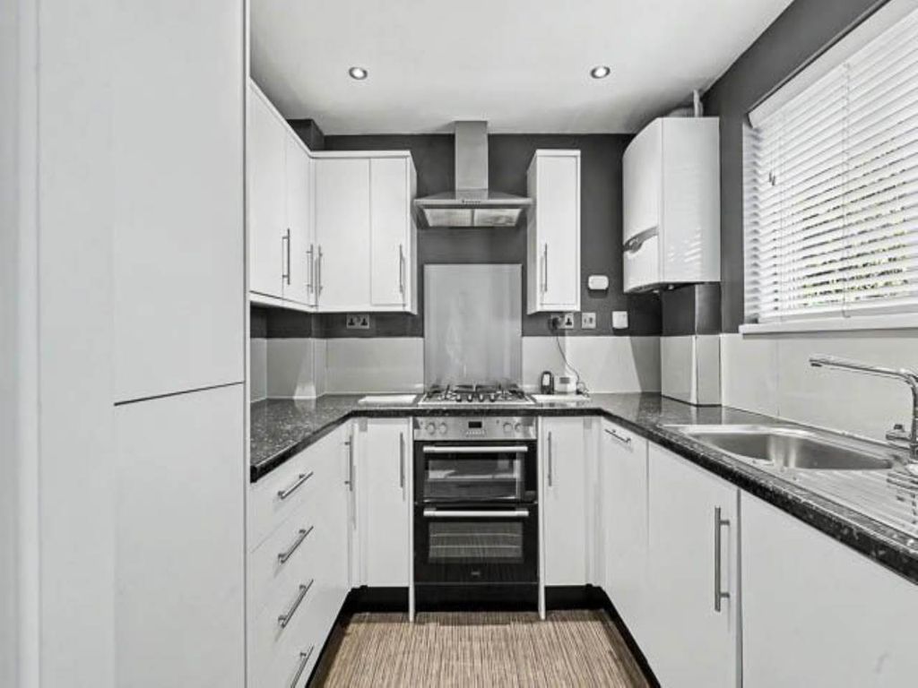 Property photo 3 of 20 Kitchen