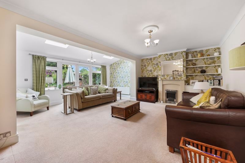 Property photo 2 of 25 Living-Room