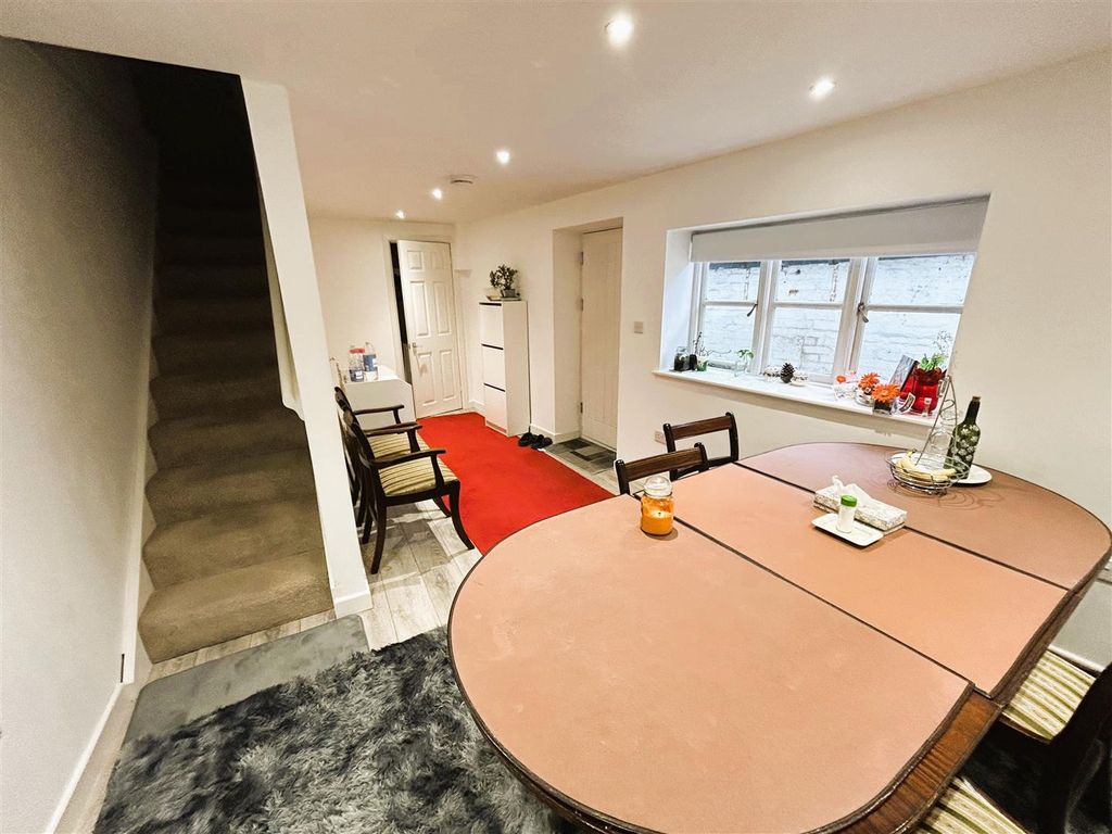 Property photo 2 of 8 Flat 2, 100A High Street Lounge.Jpeg