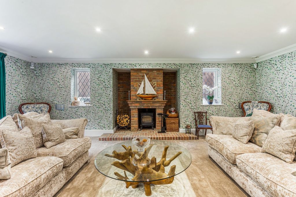 Property photo 3 of 18 Drawing Room