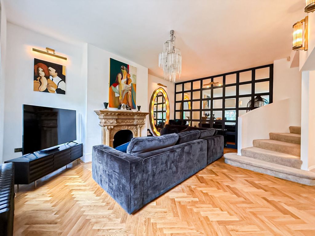 Property photo 3 of 23 Photo 11