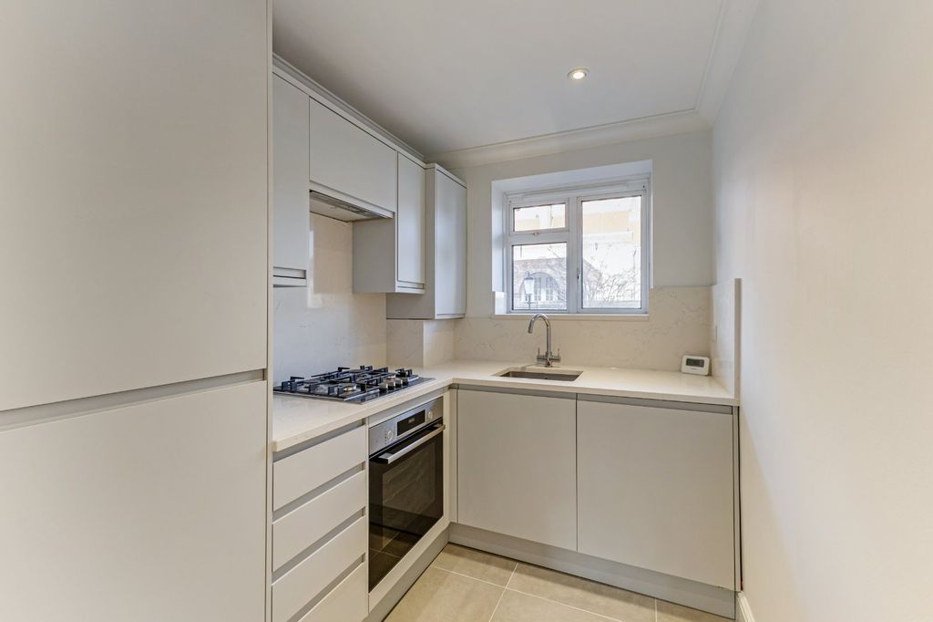 Property photo 3 of 17 Kitchen