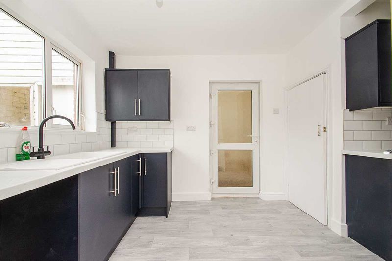 Property photo 3 of 17 Photo 6