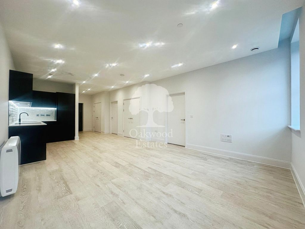 Property photo 2 of 18 Lounge