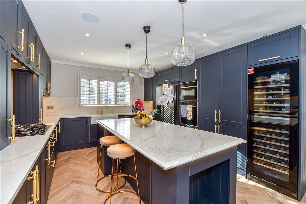 Property photo 2 of 20 Kitchen