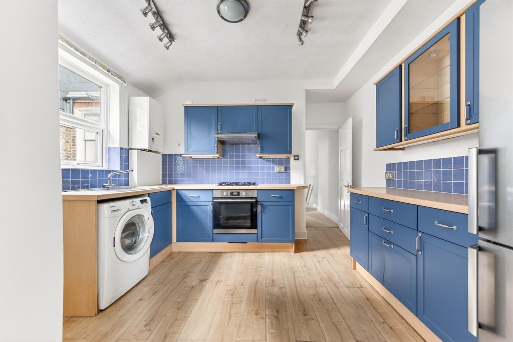 Property photo 2 of 21