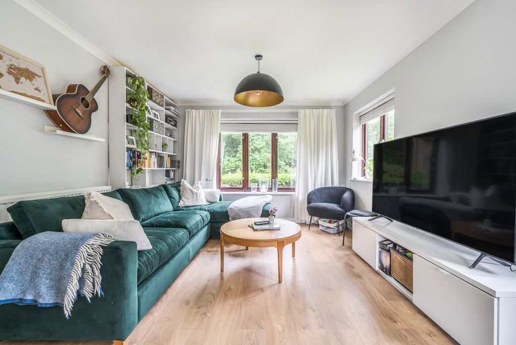 Property photo 2 of 26 1296380-11-6835Ad...