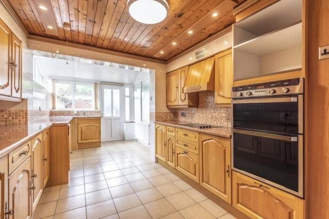 Property photo 3 of 9 Kitchen