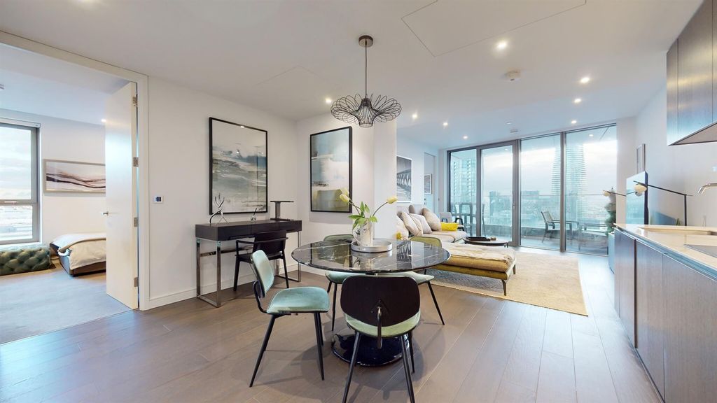 Property photo 2 of 13 Dining Room For Delicious Lunch At 10 Park Drive -