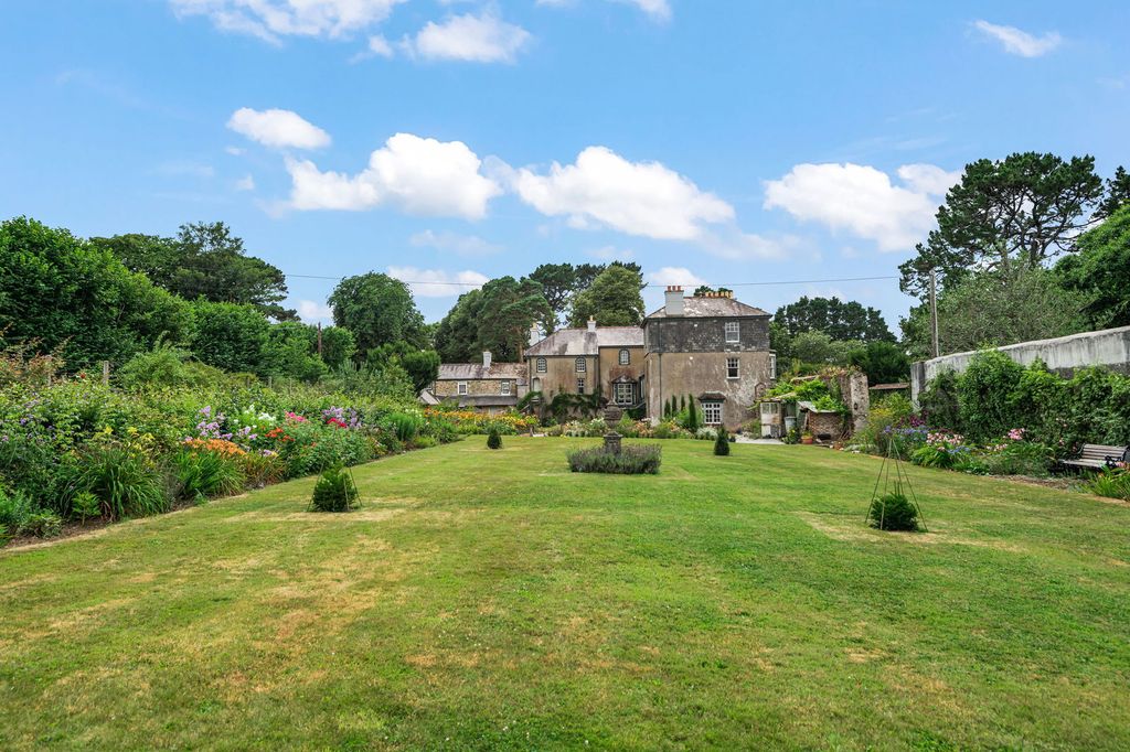 Property photo 2 of 55