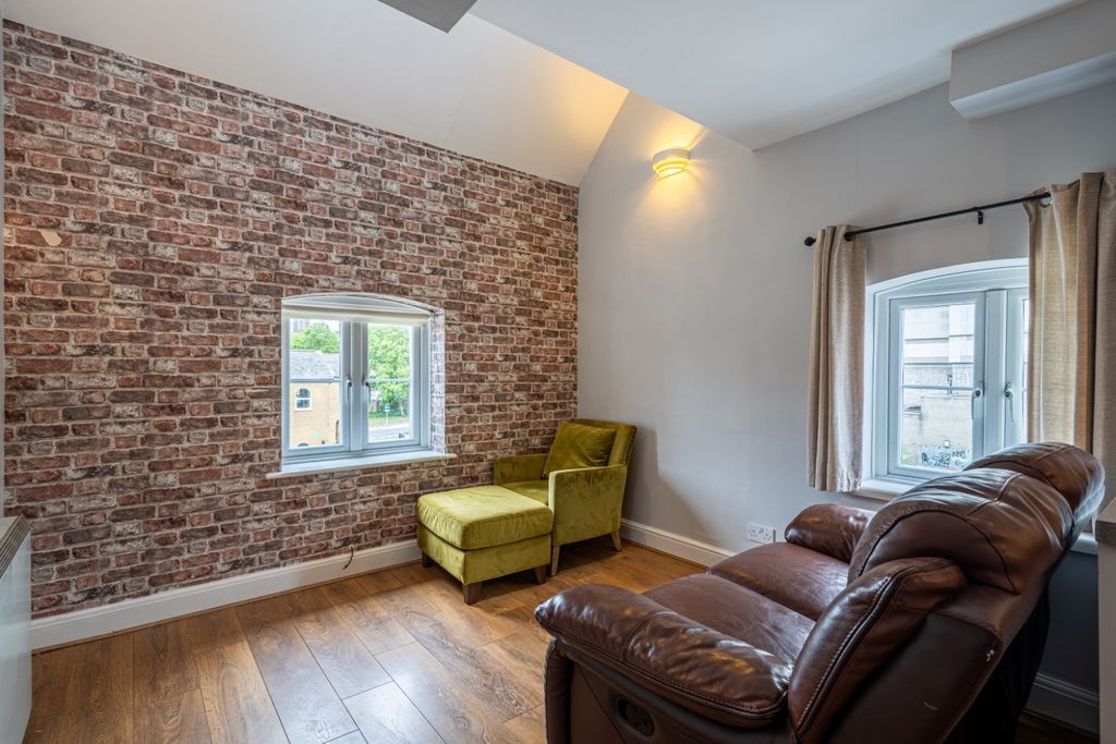 Property photo 2 of 13 5214594