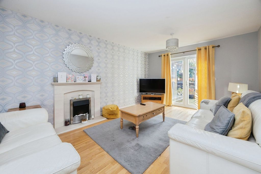 Property photo 3 of 19