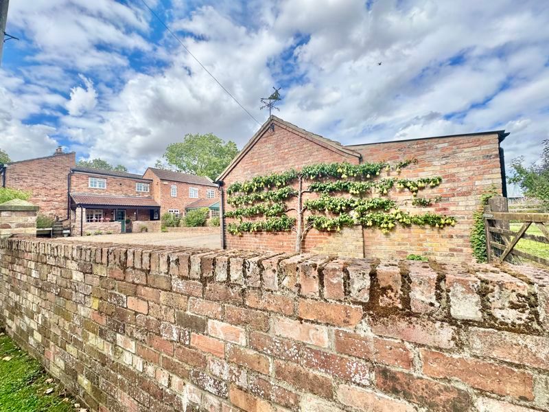 Property photo 1 of 81 Outer Boundary With Stables