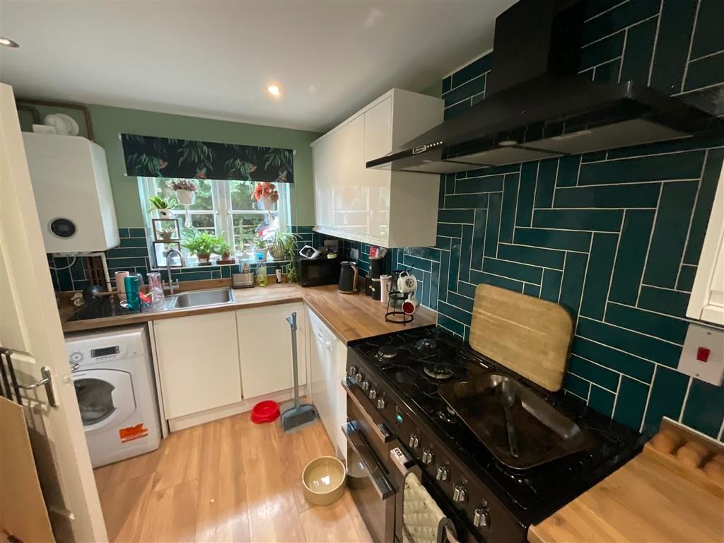 Property photo 2 of 9 Kitchen