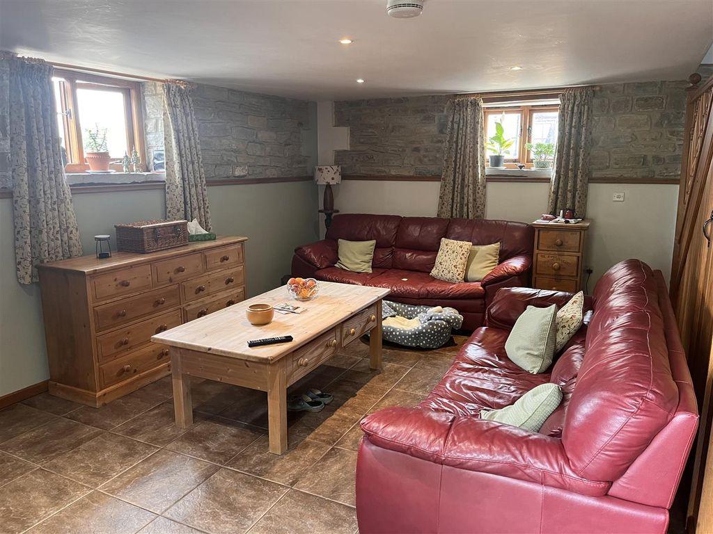 Property photo 3 of 9 Sitting Room
