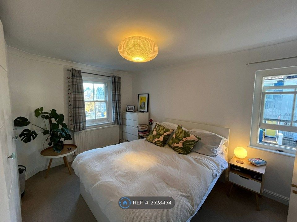 Property photo 1 of 9 Double Bedroom