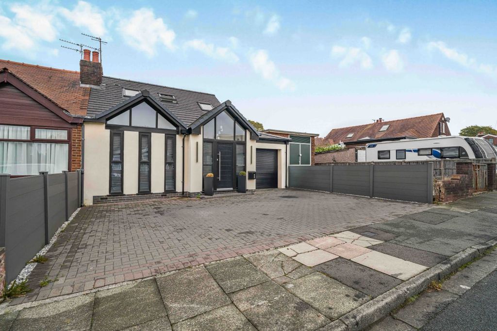 Property photo 2 of 31