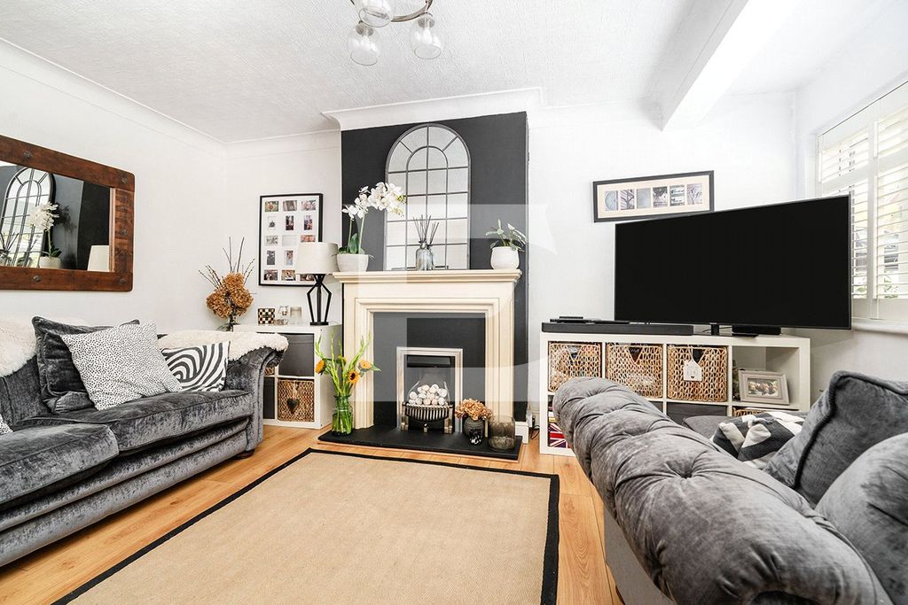 Property photo 2 of 17 Picture No. 05