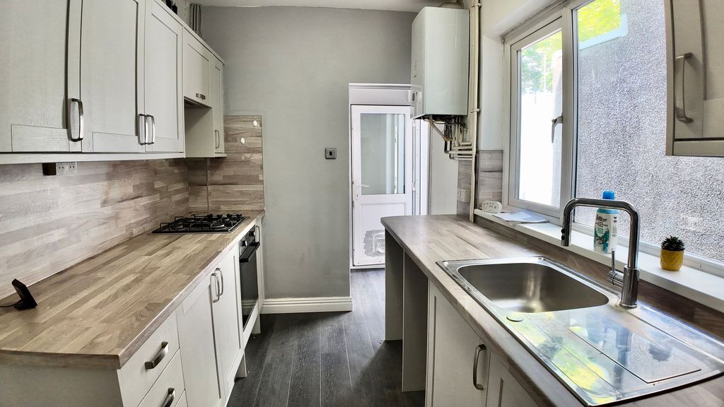 Property photo 3 of 25