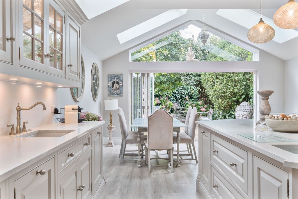 Property photo 1 of 17 4