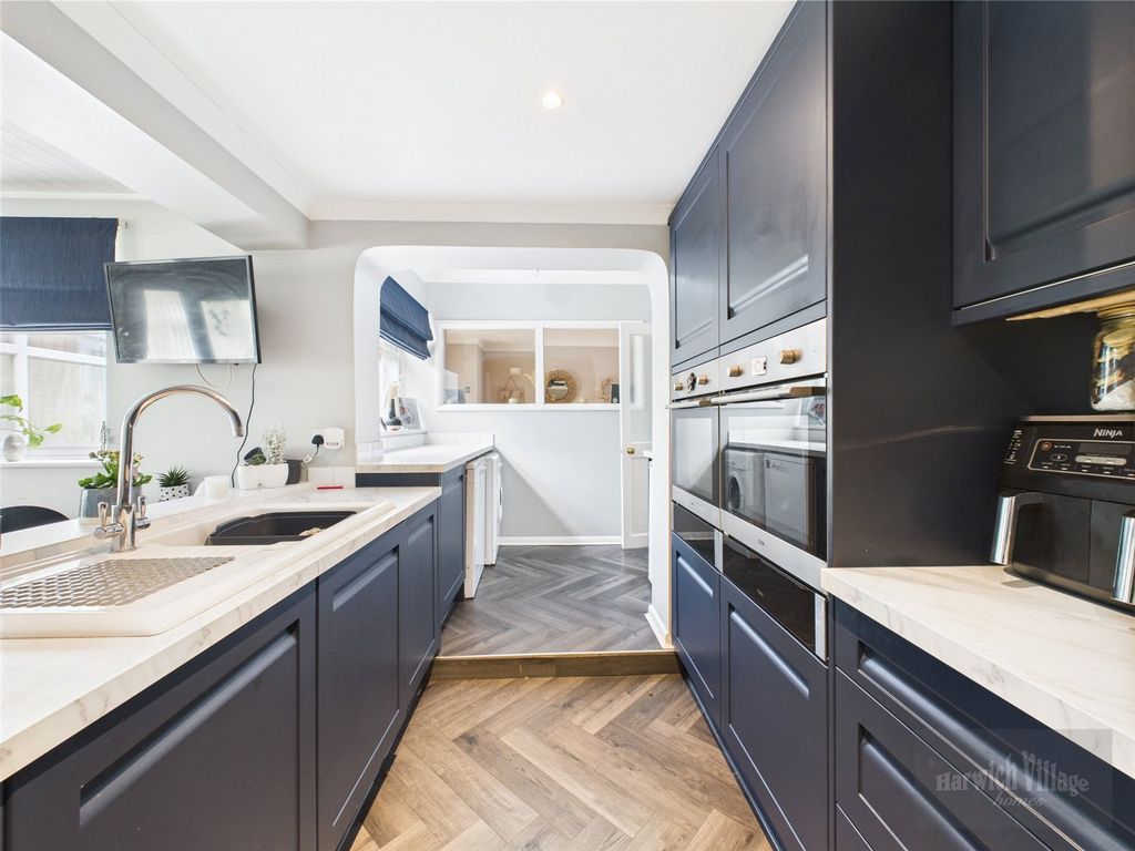 Property photo 3 of 18 Picture 3