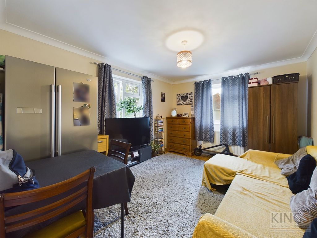 Property photo 1 of 6 Living Room