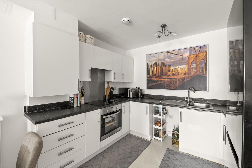 Property photo 2 of 12 1