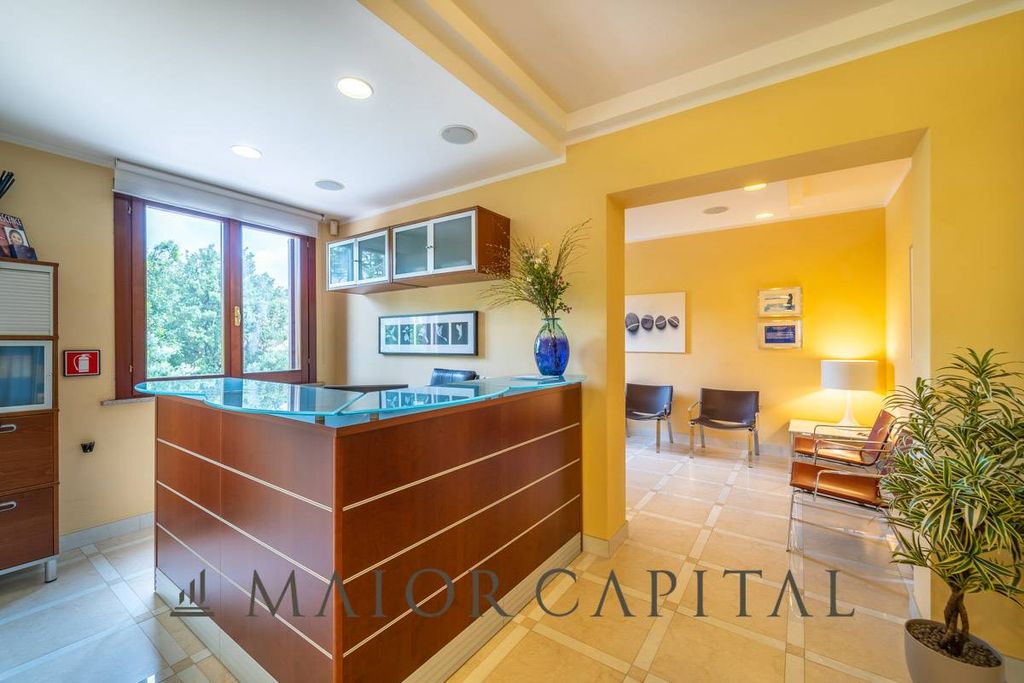 Property photo 1 of 28