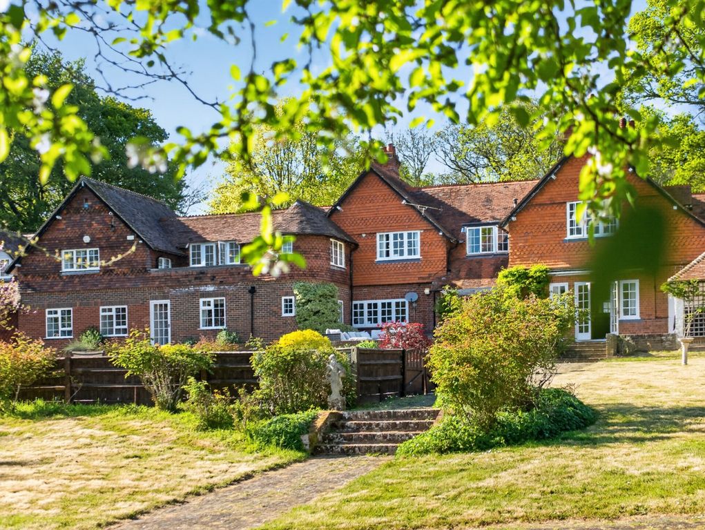 Property photo 1 of 35 4902313