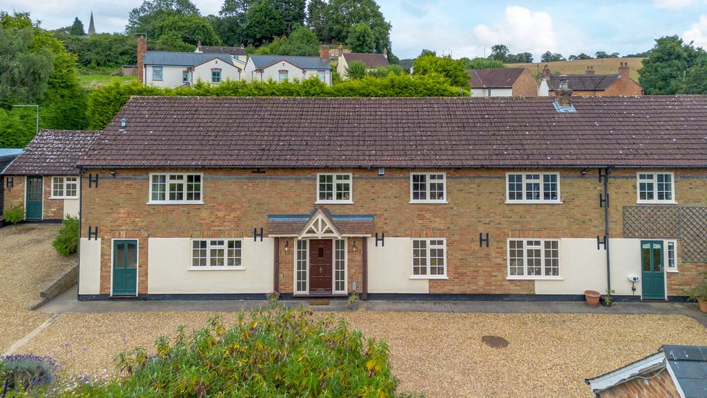 Property photo 2 of 48