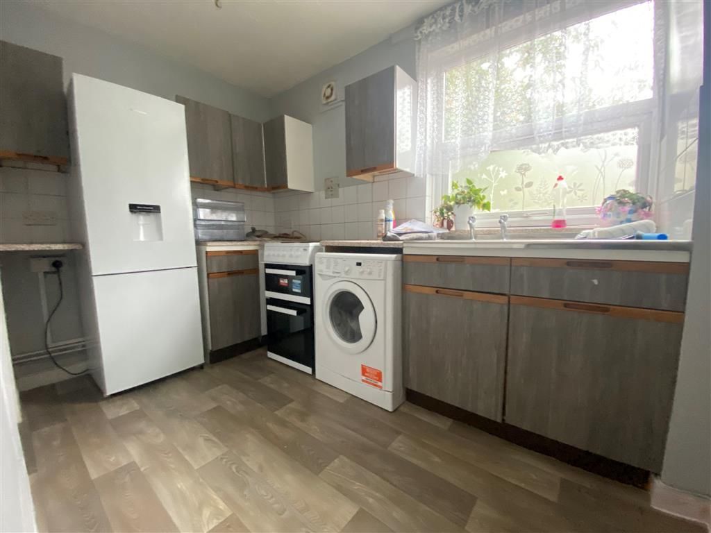 Property photo 3 of 7 Kitchen