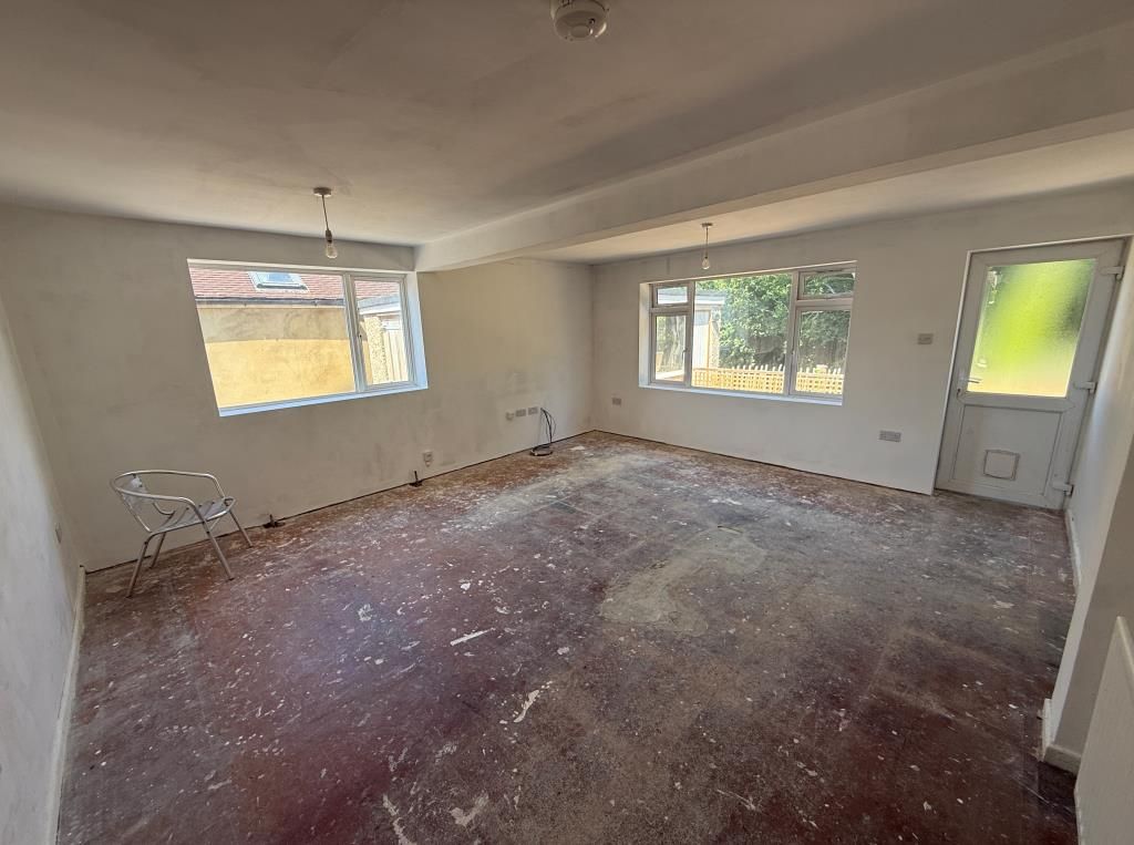 Property photo 2 of 11 Living Room