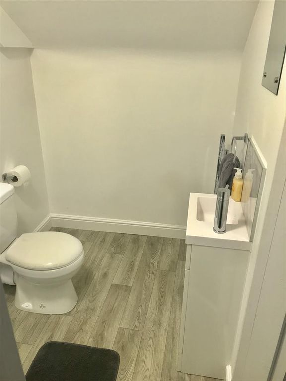 Property photo 3 of 10 Room 4 Ensuite (1).Jpg
