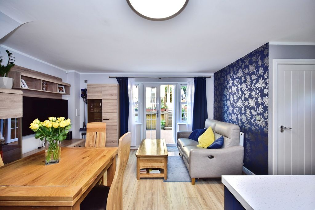 Property photo 2 of 20 Pbox-Img.Jpg